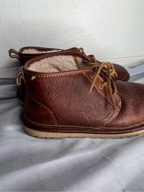 UGG Neumel Boots Mens 8 Brown Leather Chukka Sherpa Lined 1095350
